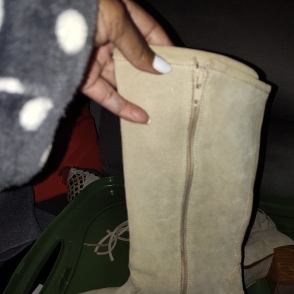 Boots - Picture 3 of 7